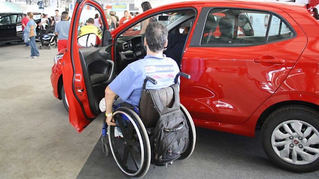 Pessoas com deficiência podem comprar carro com isenção de imposto; saiba como garantir esse direito