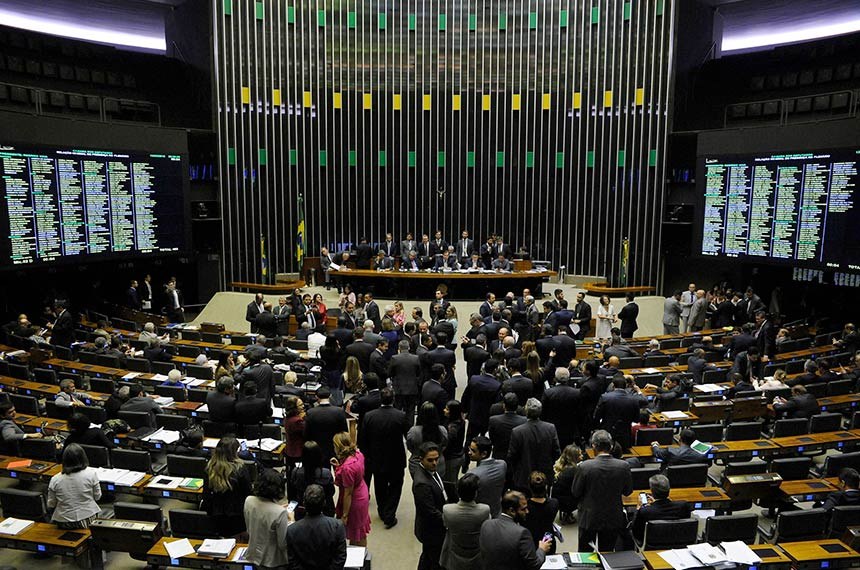 Deputados repudiam invasões de terras.