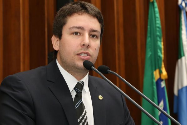 Projeto de João Henrique Catan busca proteger consumidores contra “novas exigências” relacionadas ao fornecimento de água e energia