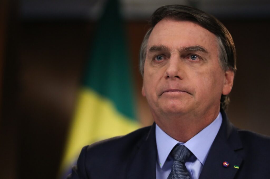 Bolsonaro anuncia volta ao Brasil