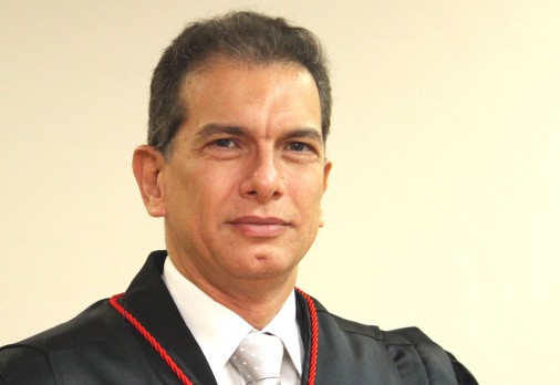 CNJ inocenta desembargador Contar em caso da bandeira do império