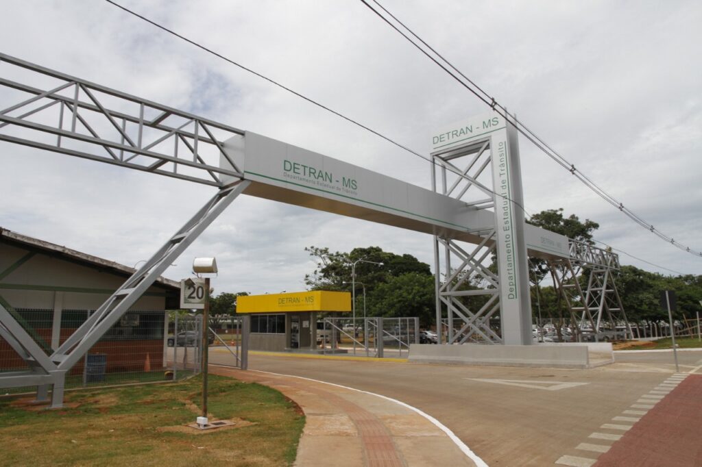 Detran-MS leiloa mais de 15 mil quilos de sucatas em lote único