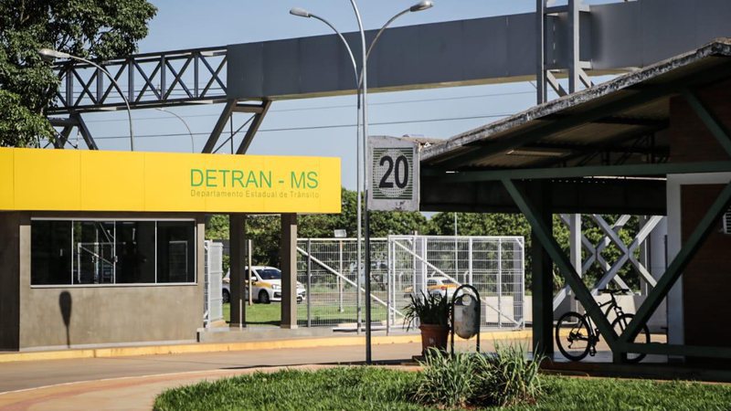 Donos de carros apreendidos pelo Detran têm 10 dias para regularização antes de leilão em MS