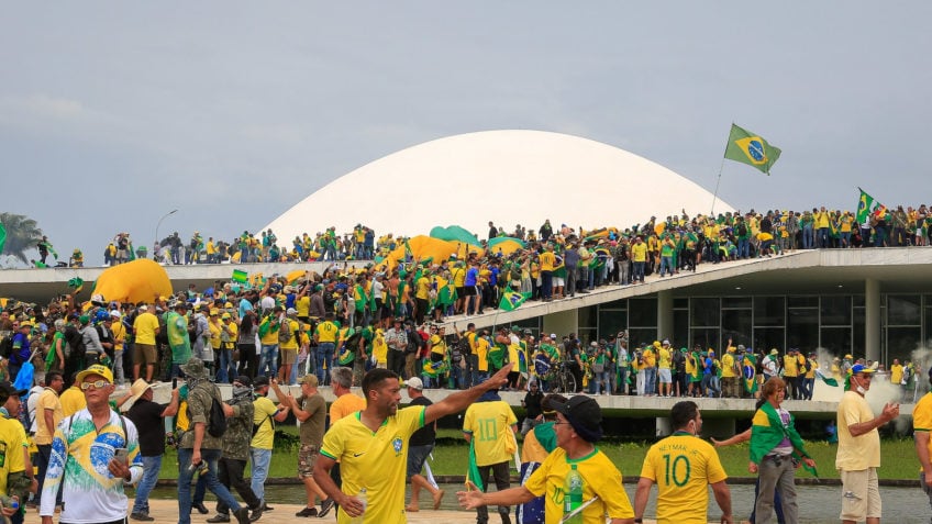 Defensoria questiona competência do STF em julgar manifestantes presos em Brasília