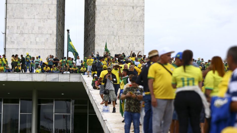 STF forma maioria para tornar réus 131 denunciados pelo 8 de janeiro