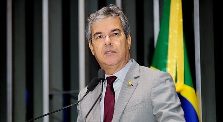 Justiça reconduz petista a cargo de R$ 65 mil