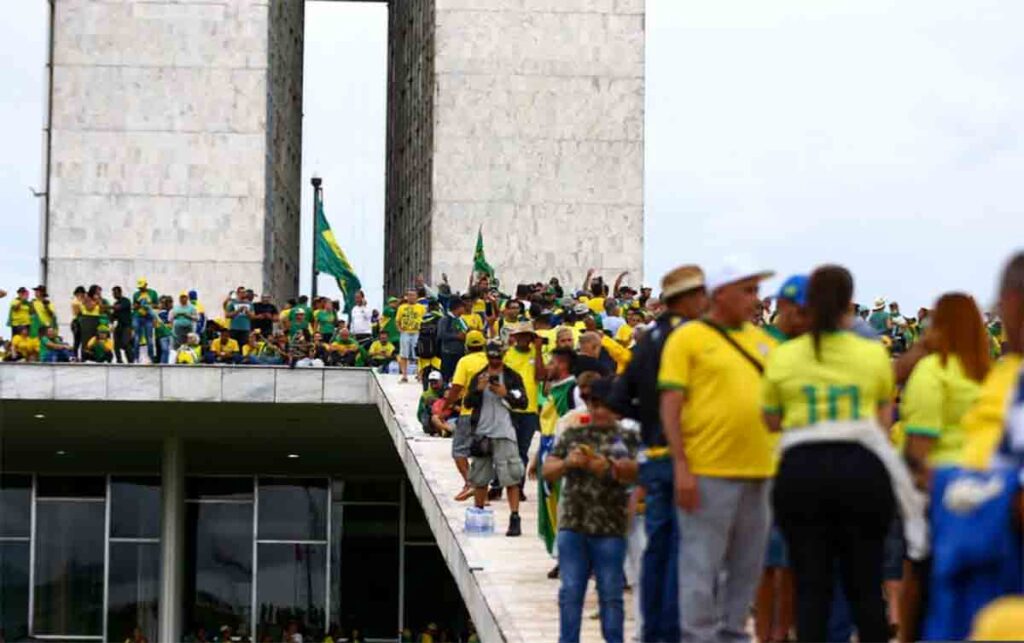 Mais 72 manifestantes obtêm liberdade do 8 de janeiro