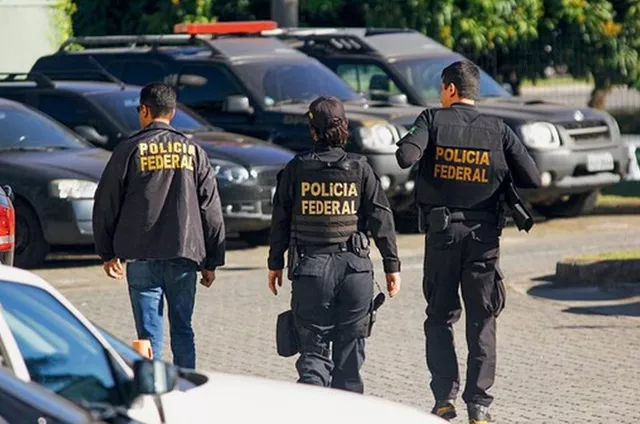 PF realiza operação contra quadrilha que usava marca da polícia para comercializar produtos